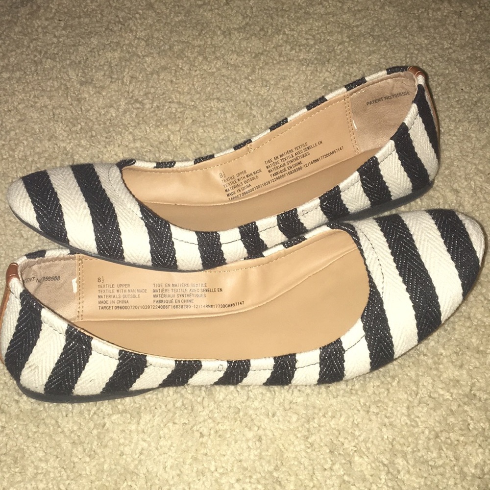 Black & white striped ballet flats!
